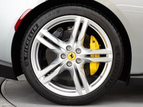 Certified 2019 Ferrari Portofino image 23