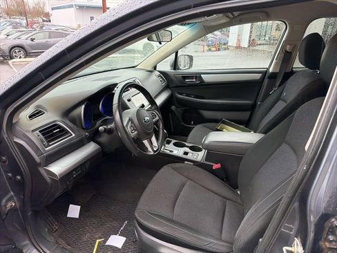 Used 2017 Subaru Outback 2.5i Premium image 4