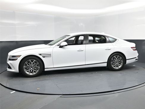 Used 2025 Genesis G80 2.5T image 3