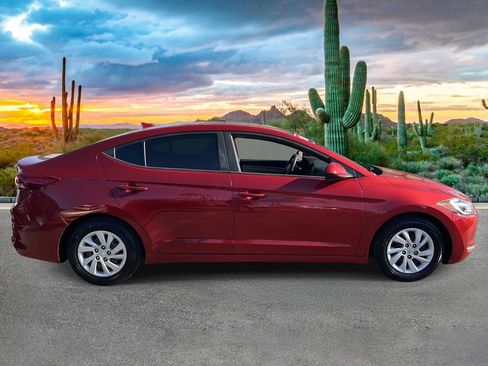 Used 2017 Hyundai Elantra SE image 2
