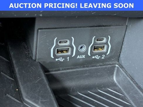 Used 2025 Chrysler Pacifica Limited FWD image 33