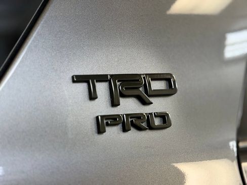Used 2020 Toyota 4Runner SR5 AWD/4WD image 5