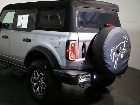 Used 2024 Ford Bronco Badlands image 11