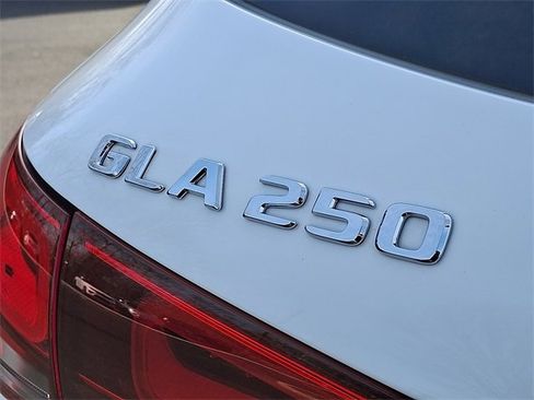 Certified 2022 Mercedes-Benz GLA 250 4MATIC w/ Premium Package Lite image 31