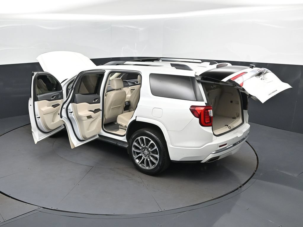 Used 2021 GMC Acadia Denali w/ Denali Technology Package FWD image 2