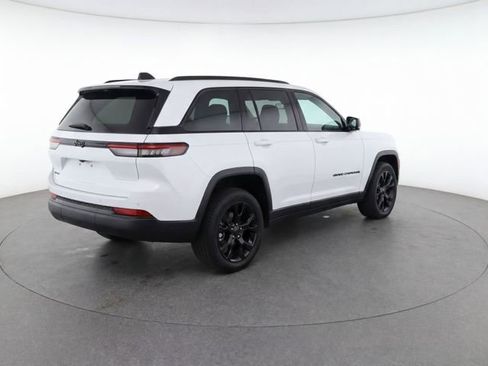 Used 2022 Jeep Grand Cherokee Summit AWD/4WD image 4