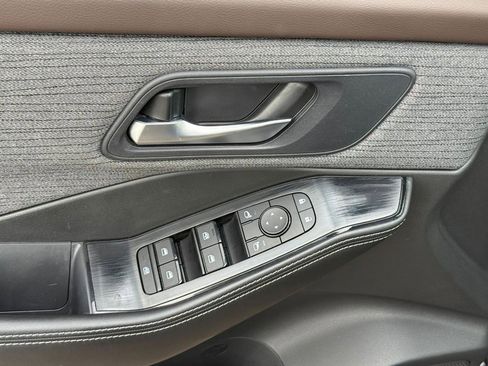 Used 2023 Nissan Rogue SV FWD image 18
