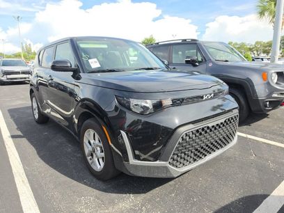 Certified 2025 Kia Soul LX w/ LX Technology Package