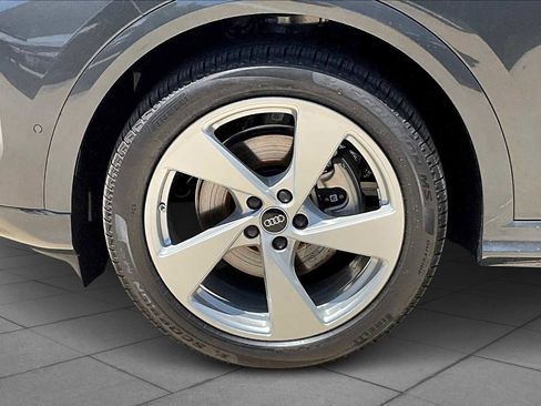 New 2025 Audi Q5 Prestige image 11