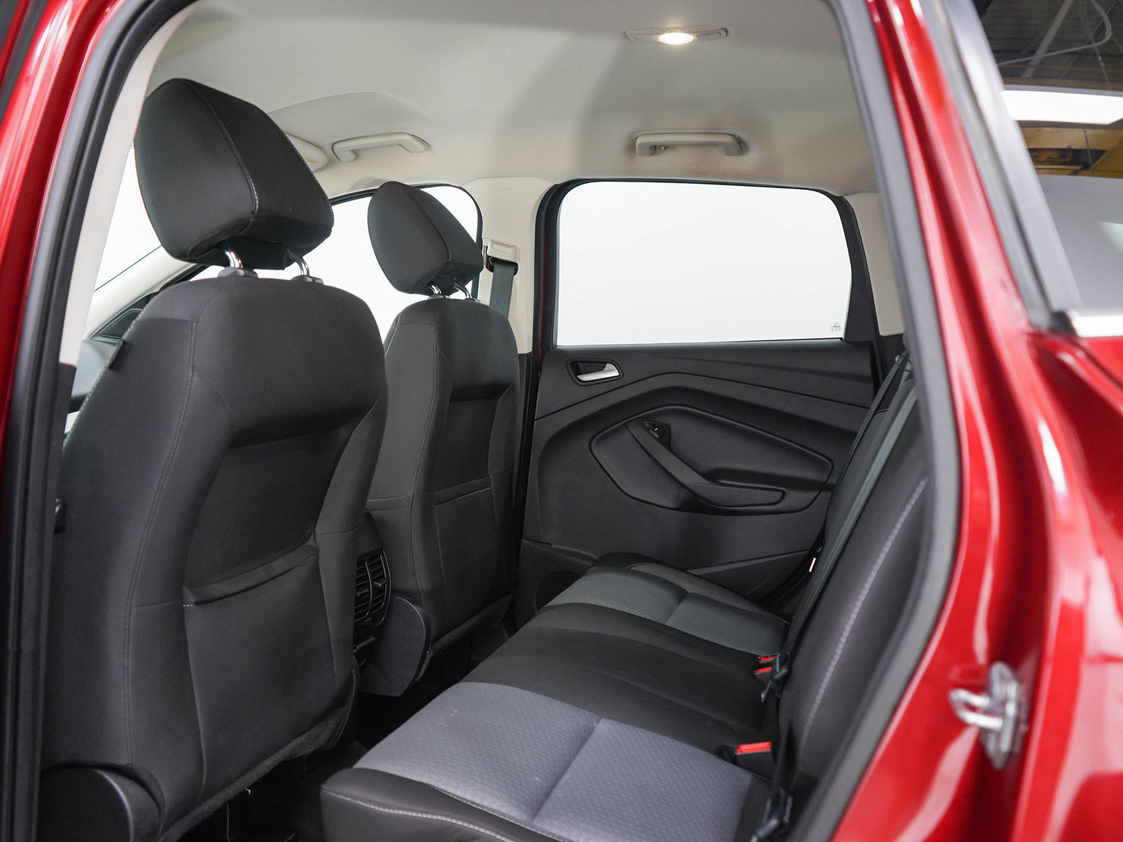 Used 2017 Ford Escape SE w/ SE Cold Weather Package FWD image 17