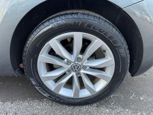 Used 2012 Volkswagen Beetle 2.5 image 9