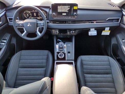 New 2025 Mitsubishi Outlander SE image 2