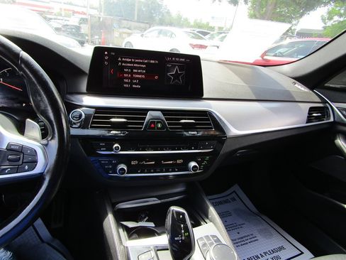 Used 2019 BMW 540i w/ M Sport Package RWD image 11