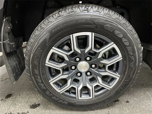 Certified 2024 Chevrolet Colorado LT w/ LT Convenience Package III image 33