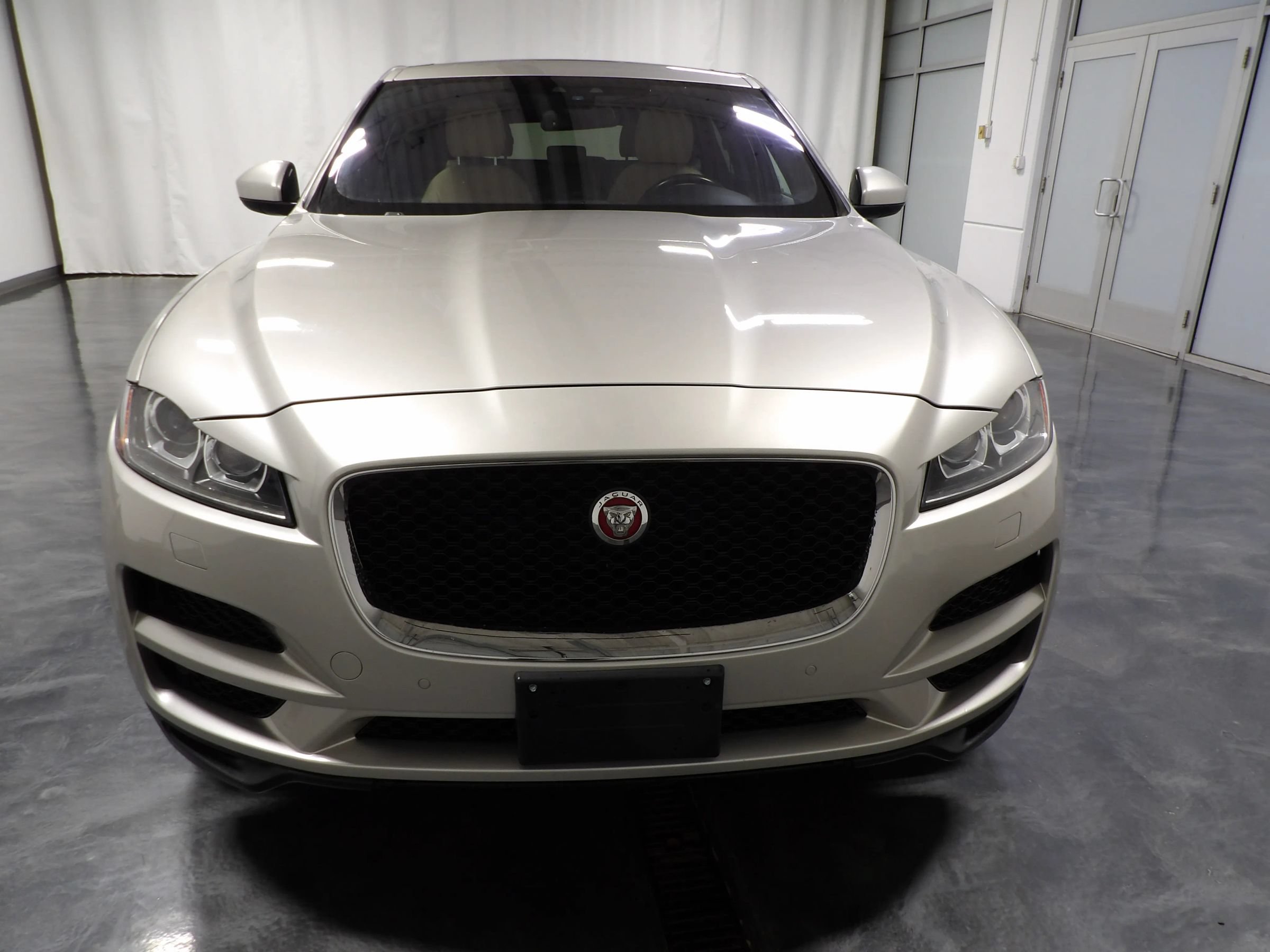 Used 2017 Jaguar F-PACE Premium AWD/4WD image 4