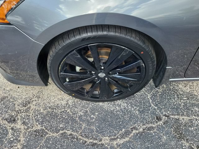 Used 2022 Nissan Altima 2.5 SR w/ Midnight Edition Package FWD image 5