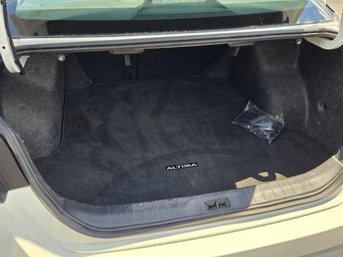 Used 2025 Nissan Altima 2.5 SV FWD image 12