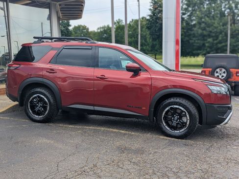 Used 2024 Nissan Pathfinder Rock Creek AWD/4WD image 9
