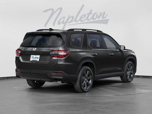 New 2026 Honda Pilot Sport image 2