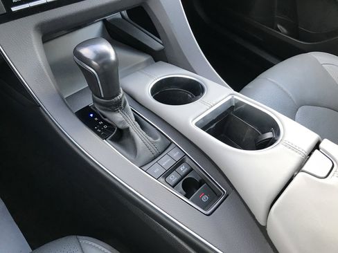 Certified 2022 Toyota Avalon Limited w/ Advanced Safety Package image 24