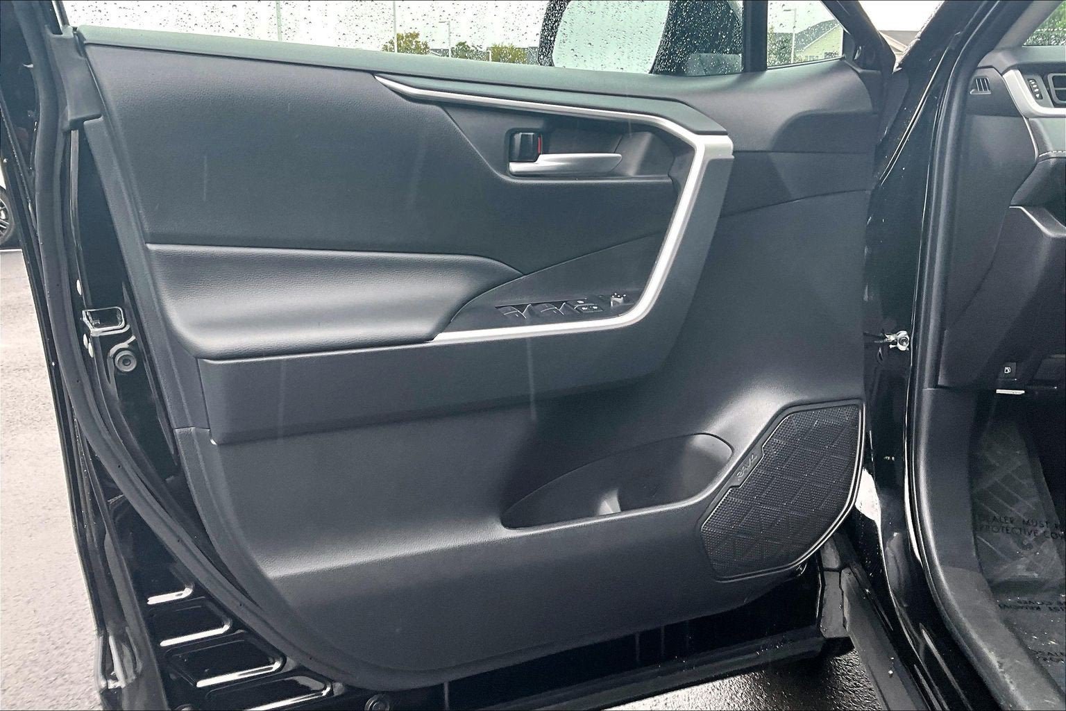 Used 2025 Toyota RAV4 XLE AWD/4WD image 21