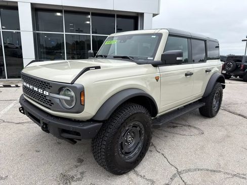 Used 2025 Ford Bronco Badlands AWD/4WD image 3
