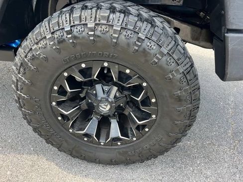 Used 2015 Jeep Wrangler Unlimited Rubicon w/ Connectivity Group AWD/4WD image 12