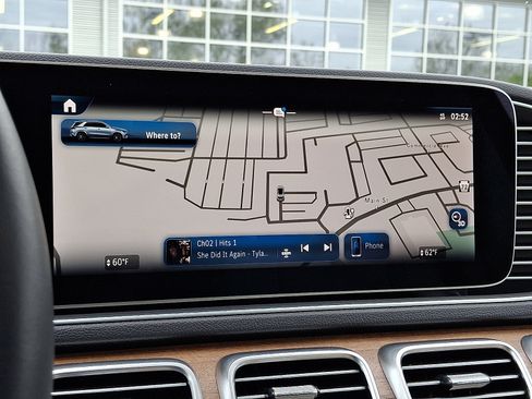 Used 2025 Mercedes-Benz GLE 450e 4MATIC image 18