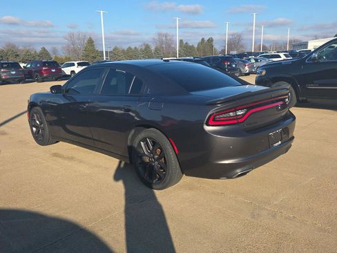 Used 2019 Dodge Charger SXT image 14