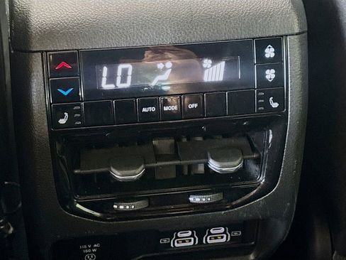 Used 2024 Jeep Grand Cherokee L Limited w/ Luxury Tech Group II image 27