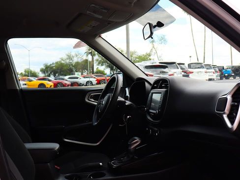 Used 2020 Kia Soul LX FWD image 31