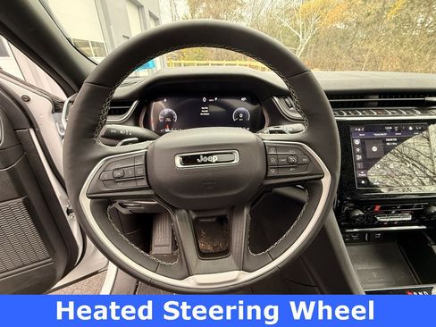 Certified 2025 Jeep Grand Cherokee Altitude image 16