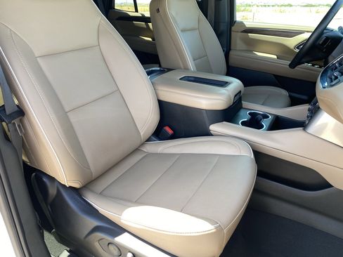 Used 2023 Chevrolet Tahoe Premier AWD/4WD image 10