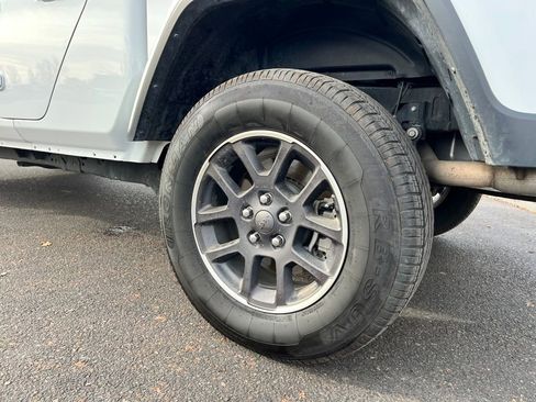 Used 2023 Jeep Gladiator Overland image 43