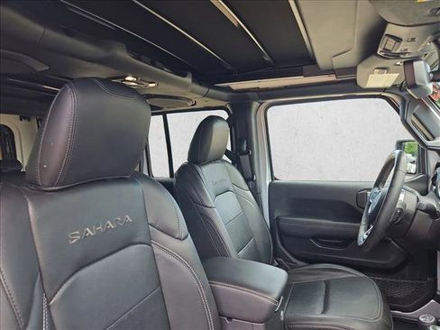 Used 2023 Jeep Wrangler Unlimited Sahara w/ Cold Weather Group AWD/4WD image 18