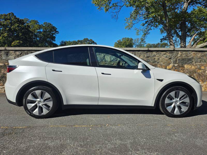 Used 2023 Tesla Model Y AWD image 10