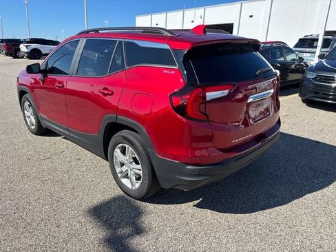 Used 2023 GMC Terrain SLE w/ Driver Convenience Package FWD image 4