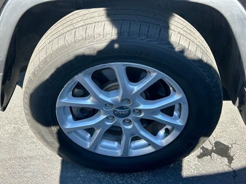 Used 2014 Jeep Cherokee Latitude w/ Cold Weather Group image 11