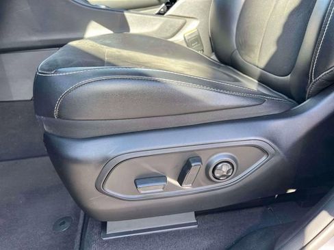 Used 2023 Jeep Grand Cherokee Altitude AWD/4WD image 23