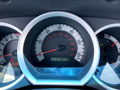 Used 2014 Toyota Tacoma PreRunner w/ Limited Package RWD image 24