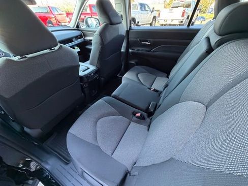 Used 2026 Toyota Grand Highlander LE image 6