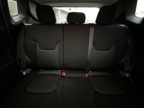 Used 2023 Jeep Renegade Latitude image 11