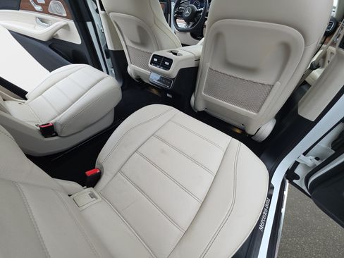 Used 2024 Mercedes-Benz GLS 450 4MATIC image 11