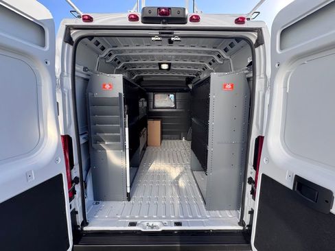 Used 2025 RAM ProMaster 2500 w/ Convenience Group FWD image 7