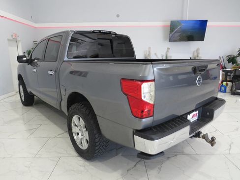 Used 2018 Nissan Titan SV AWD/4WD image 6