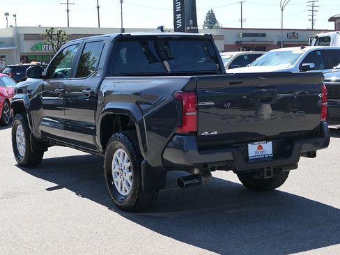 Used 2025 Toyota Tacoma SR5 AWD/4WD image 7
