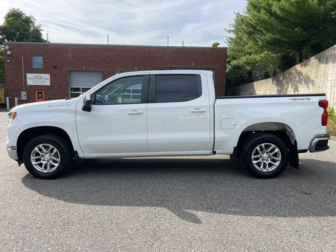 Used 2022 Chevrolet Silverado 1500 LT image 2