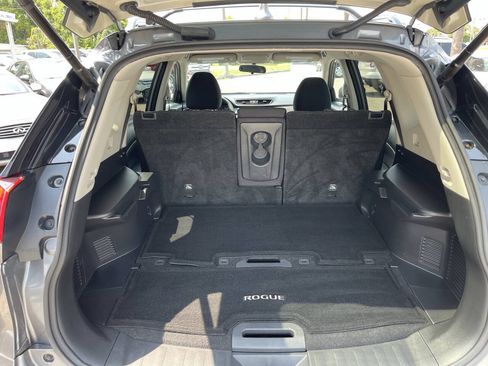 Used 2018 Nissan Rogue SV FWD image 13