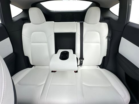 Used 2020 Tesla Model Y Long Range image 21