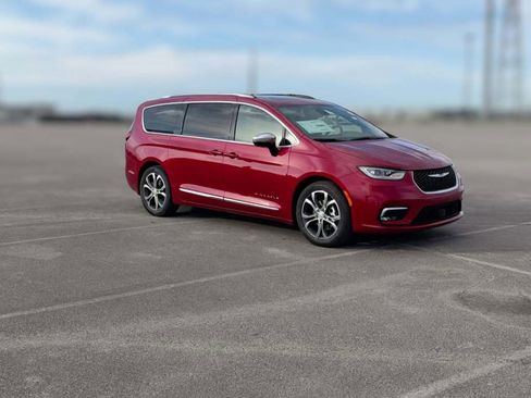 New 2026 Chrysler Pacifica Pinnacle image 16